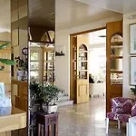 Nirikos Hotel 2*