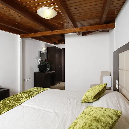 Hotel Nirikos 2*