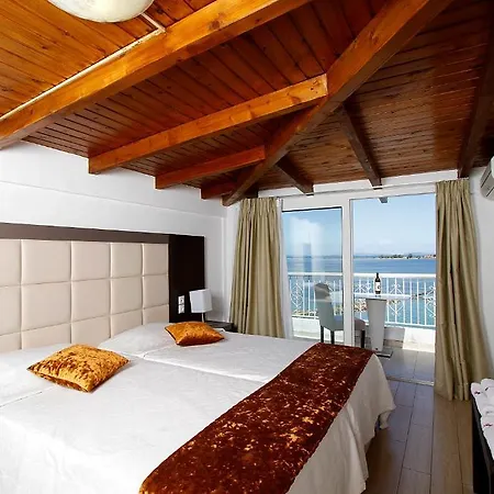 Nirikos Hotel 2*