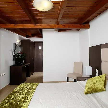 Hotel Nirikos 2*